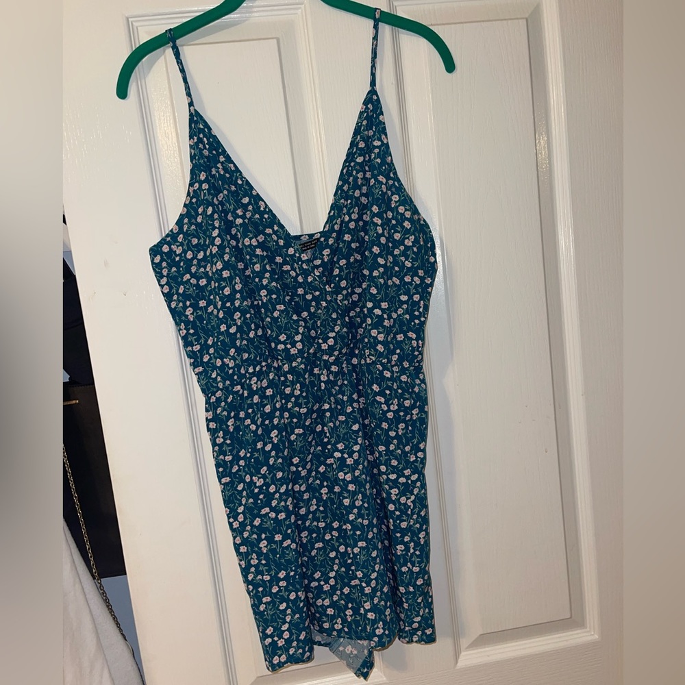 Women’s green floral romper from Shein! Size Large! Great condition!